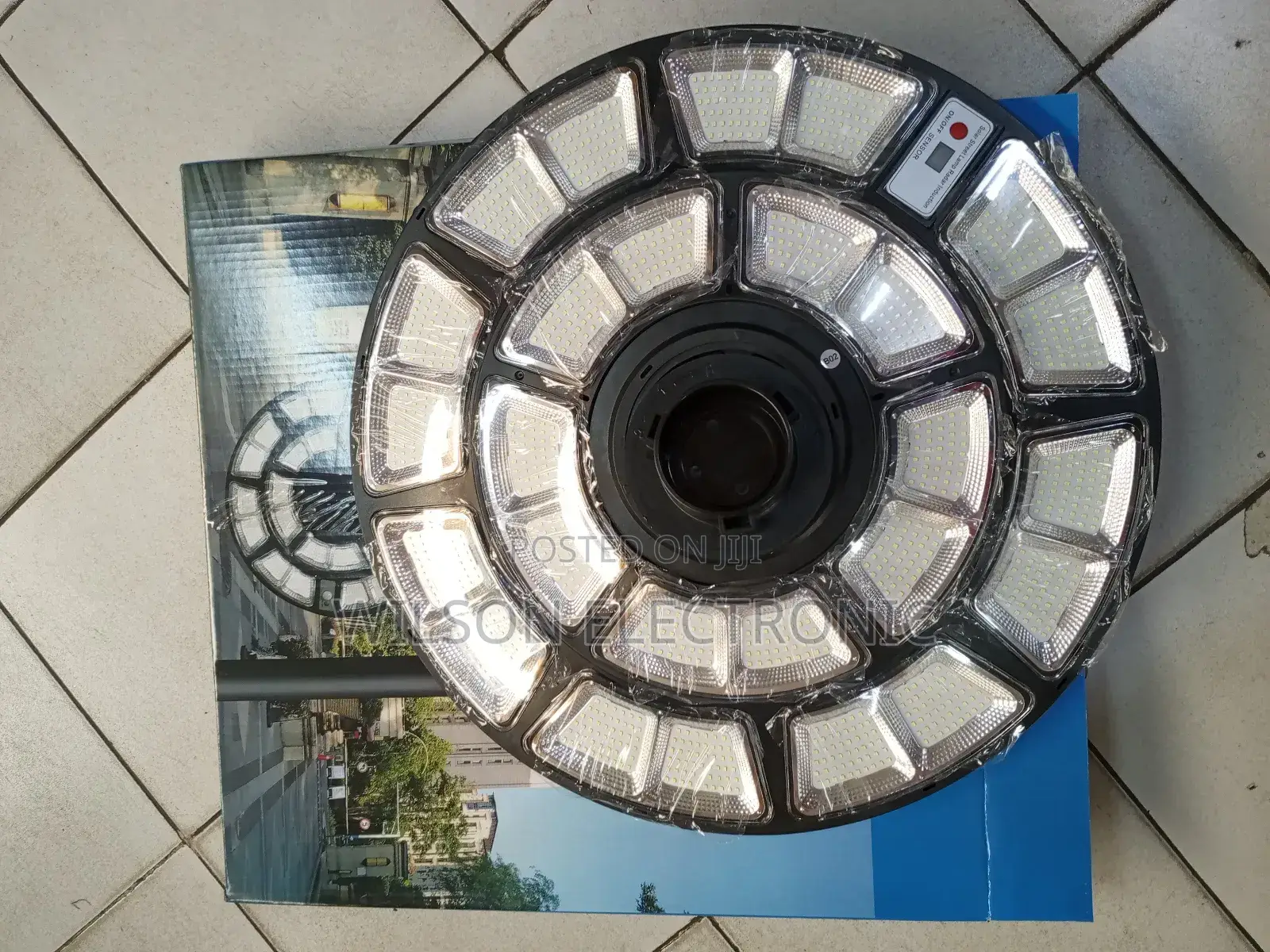 Compound Outdoor Solar Lights. Ufo 360 Light
