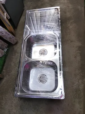 Double Bowl Stainless Kitchen Sink With a Drainboard