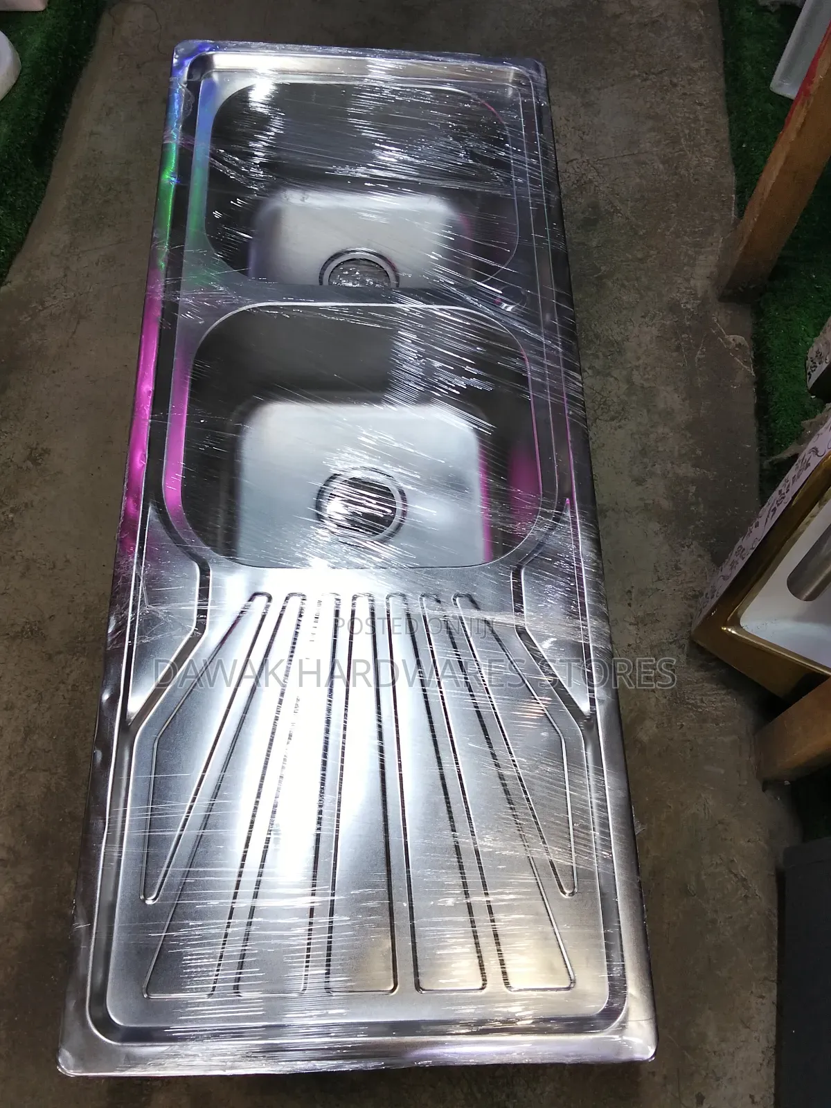 Double Bowl Stainless Kitchen Sink With a Drainboard
