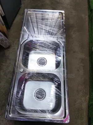 Double Bowl Stainless Kitchen Sink With a Drainboard