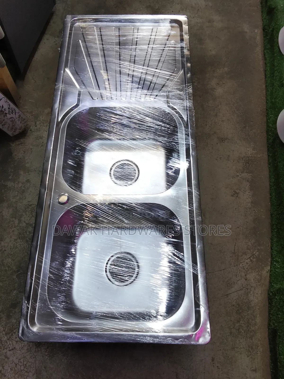 Double Bowl Stainless Kitchen Sink With a Drainboard