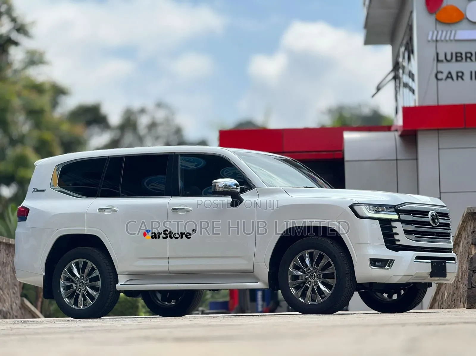 Toyota Land Cruiser LC300 2022 White