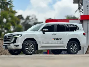 Toyota Land Cruiser LC300 2022 White