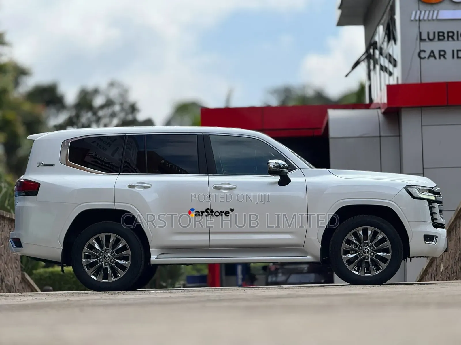 Toyota Land Cruiser LC300 2022 White