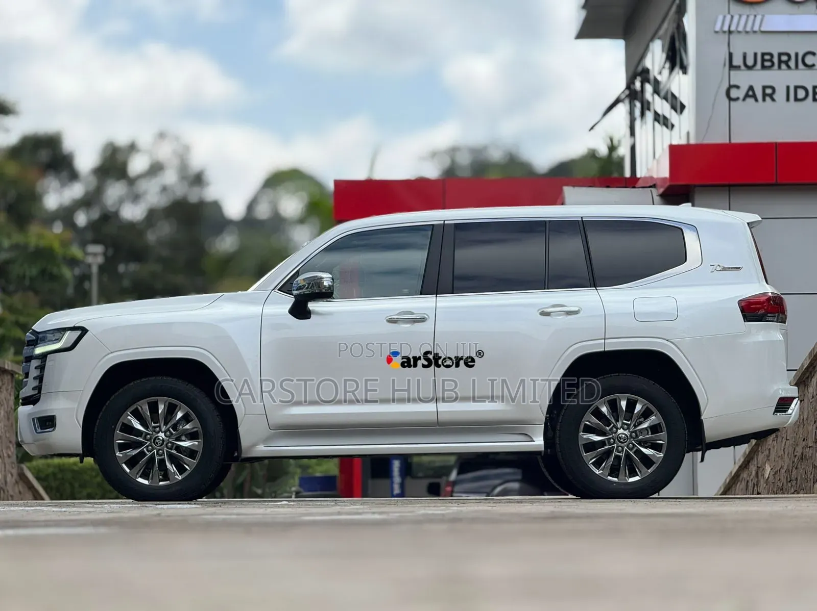 Toyota Land Cruiser LC300 2022 White