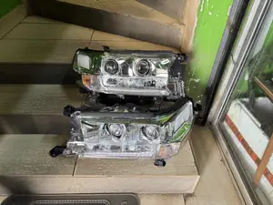 V8 200 Series Headlights Inbuilt Xenon