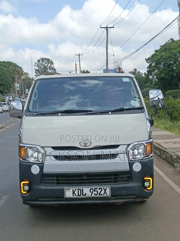 Toyota HiAce 2016 White - main view