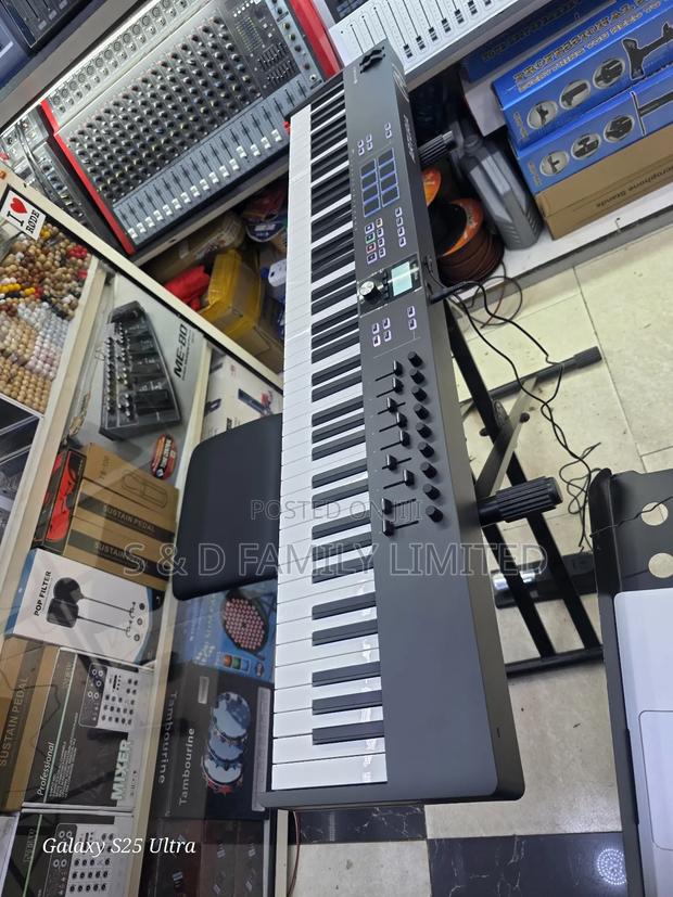 Arturia 88 Keys Midi Keyboard - thumbnail 2
