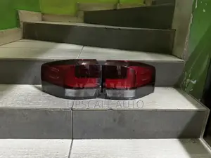 300 Series V8 2020 Taillights
