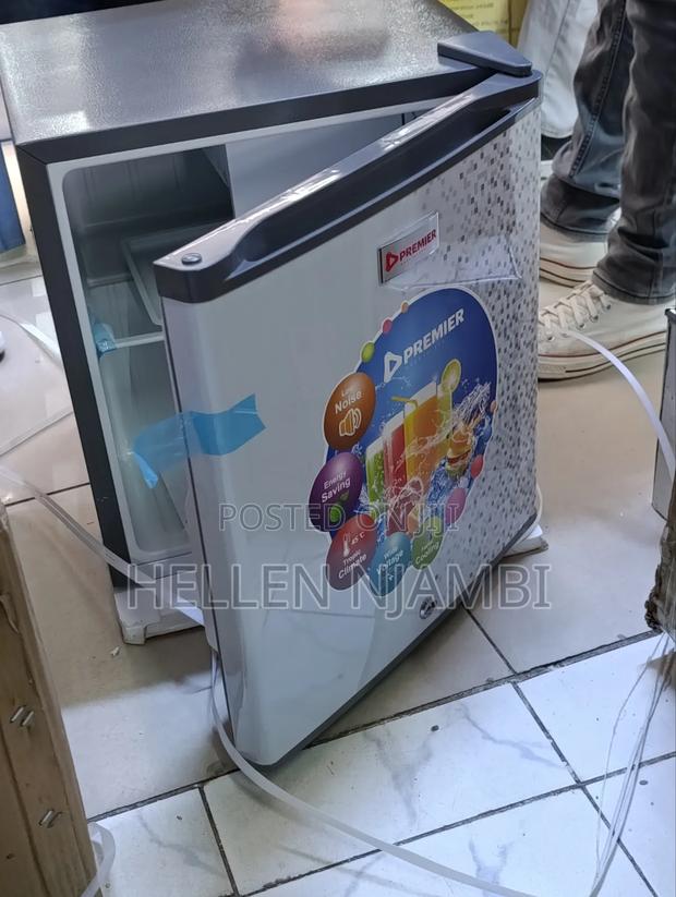 Premier 50ltr One Door Bar Fridge - thumbnail 2