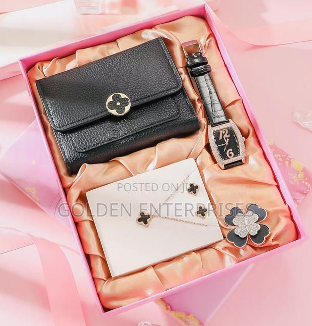 Hot Valentines Ladies Gift Set - main view