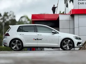 Volkswagen Golf R 4-Door w/DCC & Navigation 2018 White