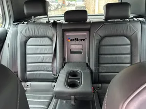 Volkswagen Golf R 4-Door w/DCC & Navigation 2018 White
