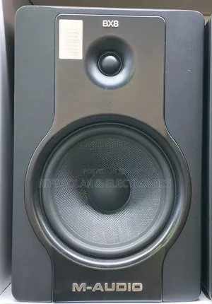 Bx8 M-Audio Professional Studio Speaker