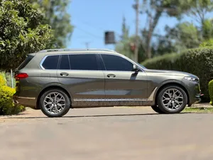 BMW X7 xDrive40i 2021 Green