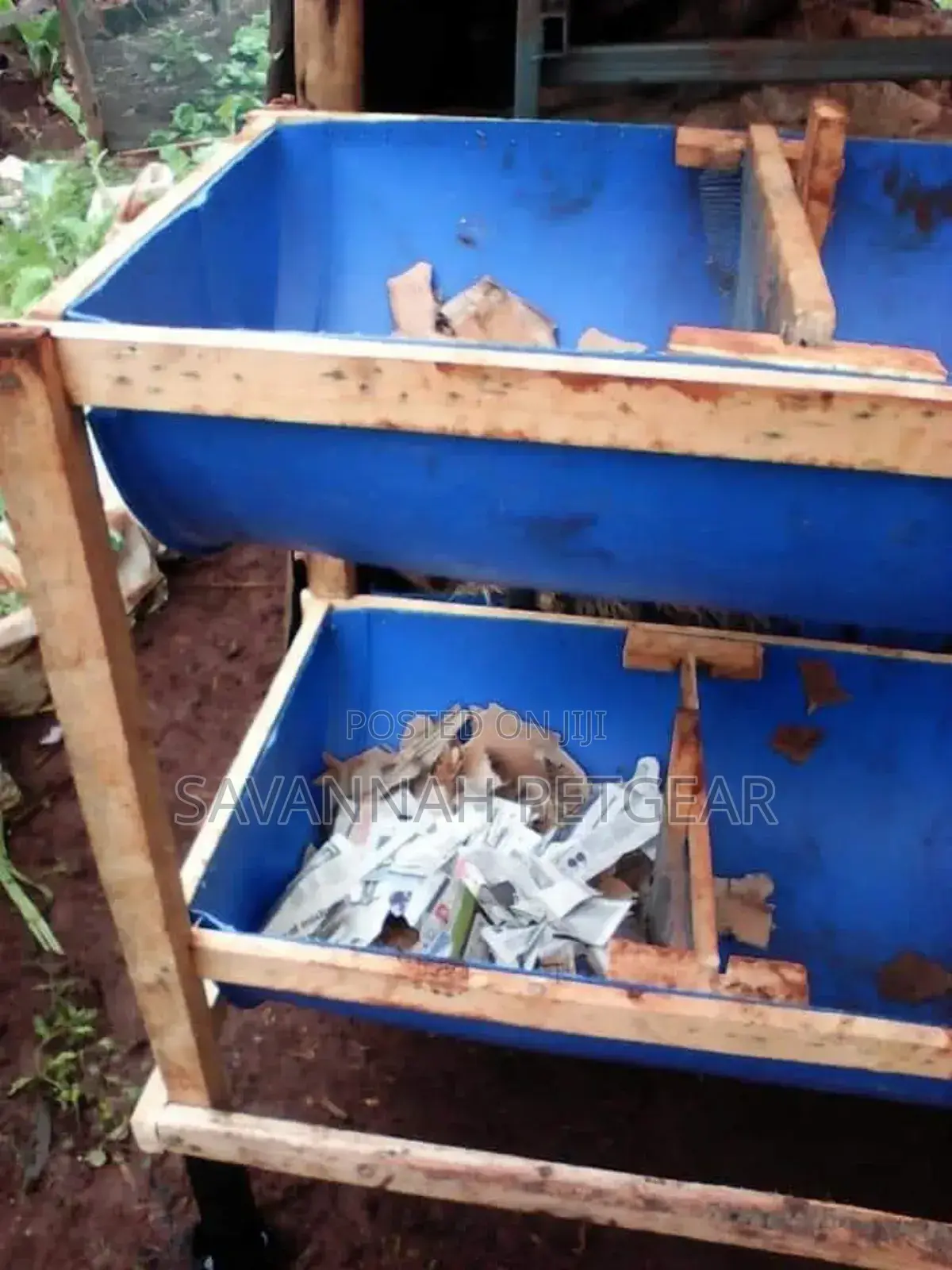 Red Worms Vermicomposting Bins for Earthworms Break Down Organic Waste