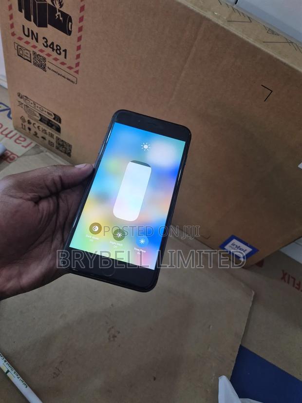 Apple iPhone 8 Plus 256 GB Black - thumbnail 5