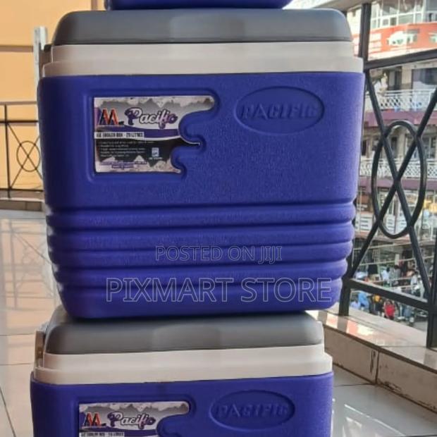 Portable 25l Cooler Box – Ideal for Travel, Picnics Camping - main view