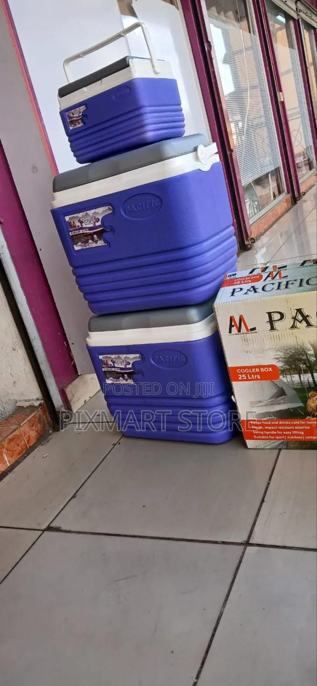 Pacific Portable 25l Cooler Box – Ideal for Travel, Picnics Camping - main view