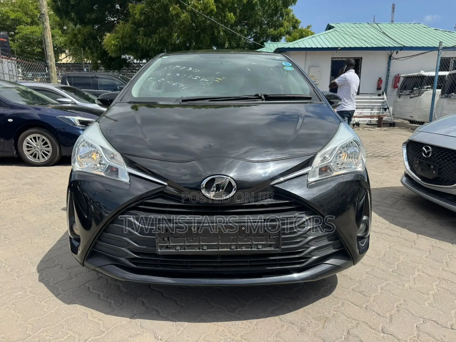 Toyota Vitz 1.0 FWD 5dr 2018 Black