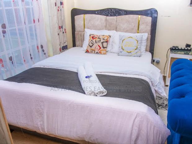 Chic Spacious Studio Along Eastern Bypass – Book Now - thumbnail 6