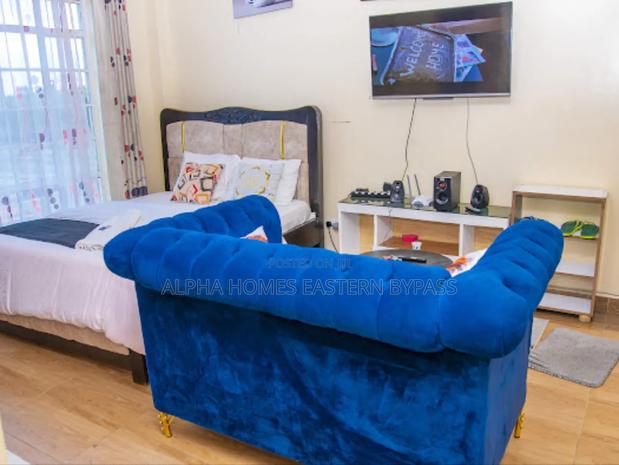 Chic Spacious Studio Along Eastern Bypass – Book Now - thumbnail 9