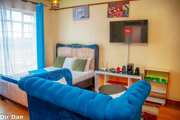 Chic Spacious Studio Along Eastern Bypass – Book Now - thumbnail 12