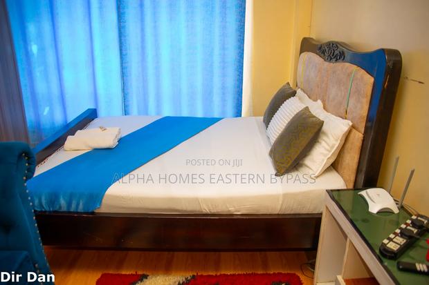 Chic Spacious Studio Along Eastern Bypass – Book Now - thumbnail 14
