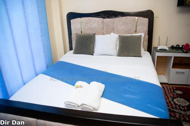 Chic Spacious Studio Along Eastern Bypass – Book Now - thumbnail 16