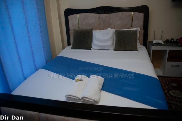 Chic Spacious Studio Along Eastern Bypass – Book Now - thumbnail 17