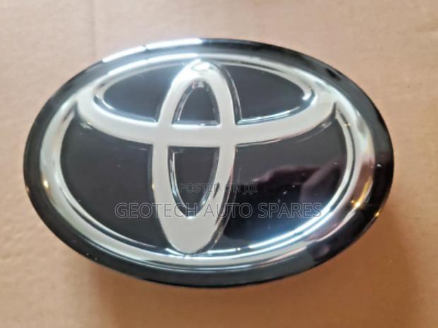 Toyota Rav4 New Model Logo - main view