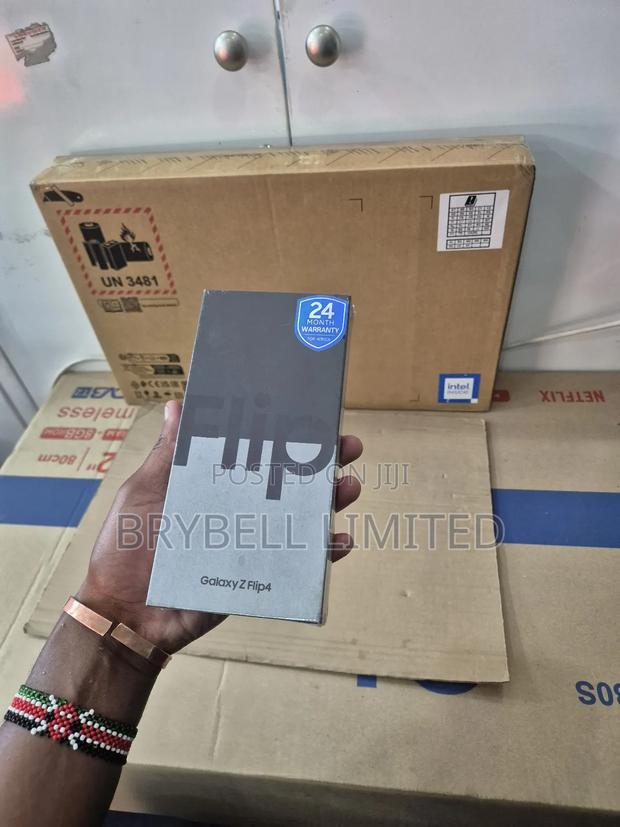 New Samsung Galaxy Z Flip4 256 GB Blue - thumbnail 3