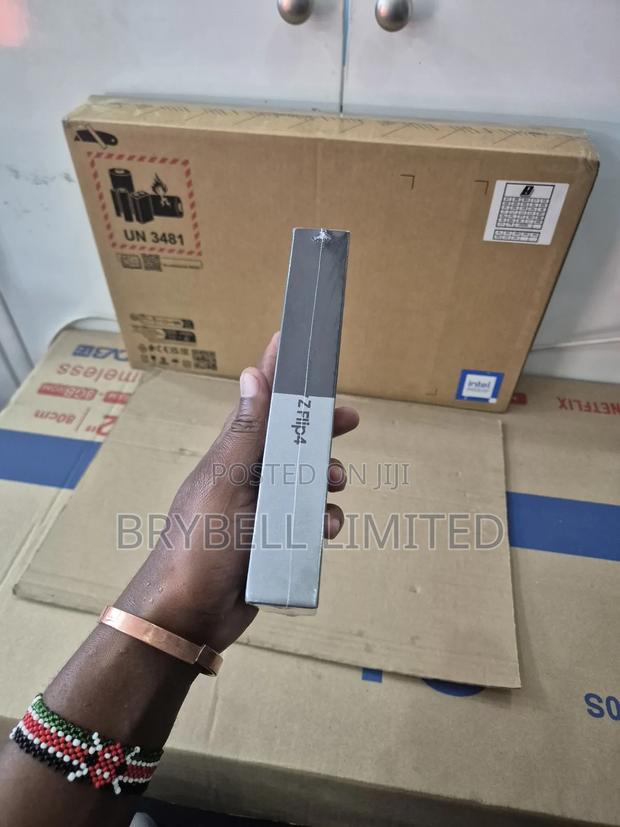 New Samsung Galaxy Z Flip4 256 GB Blue - thumbnail 4