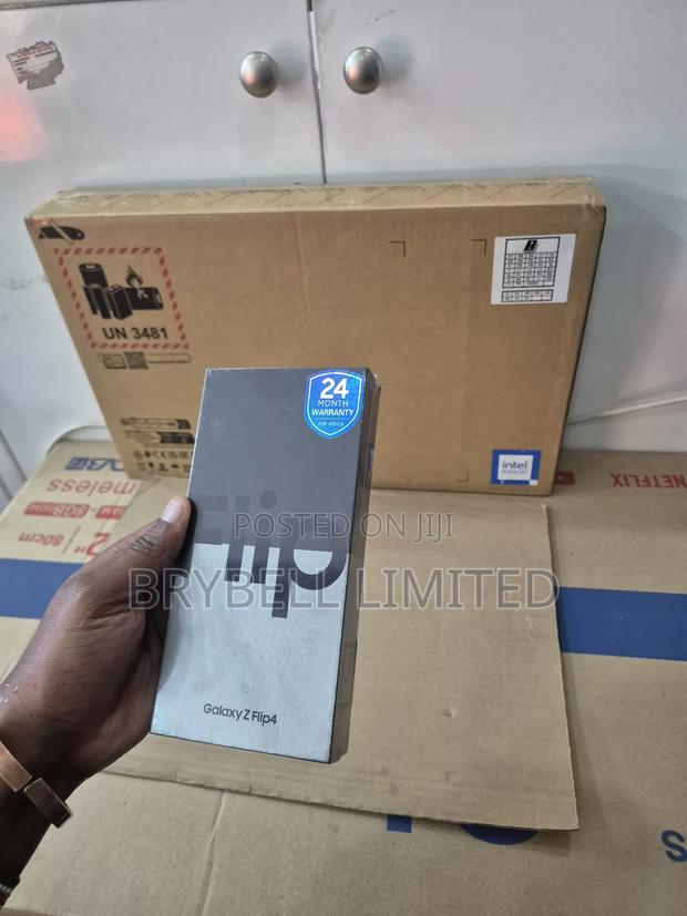 New Samsung Galaxy Z Flip4 256 GB Blue - thumbnail 5