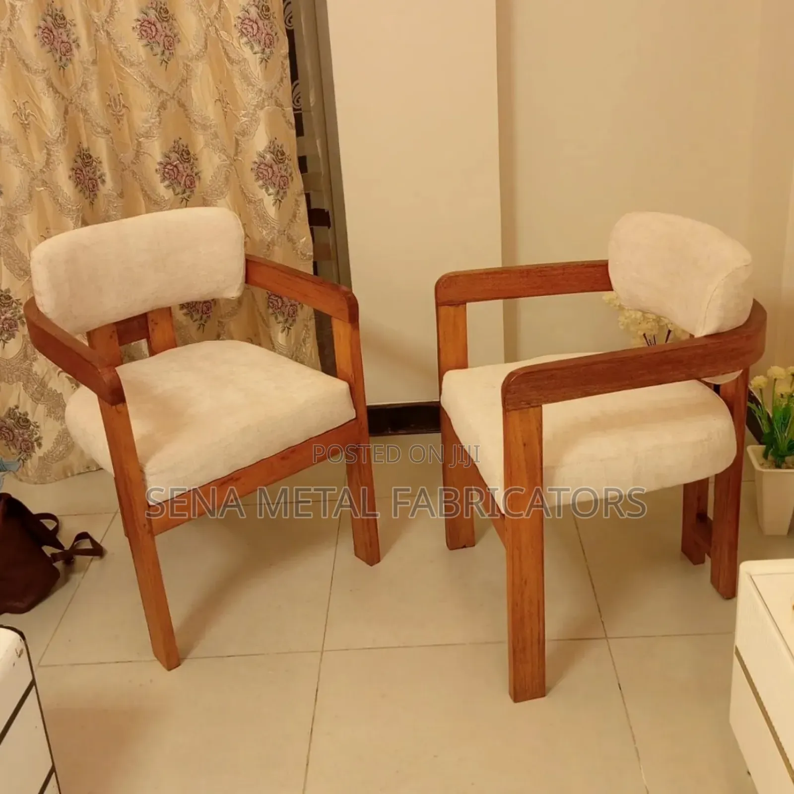 Mahogany Chairs With Upholstered Fabric,Classy and Durable