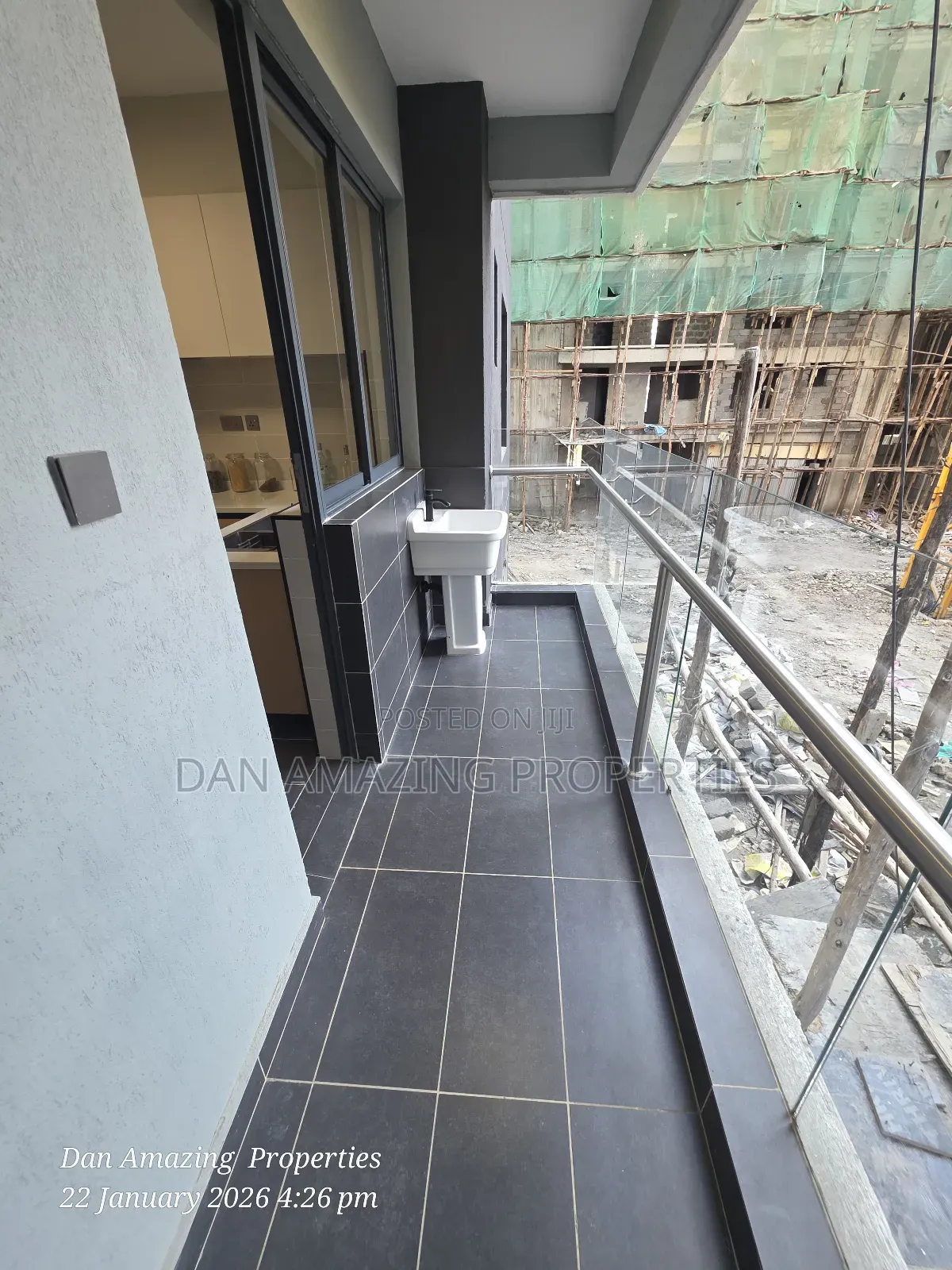 3bdrm Apartment in Gemini Plus Dsq, Gateway Mall Area for sale