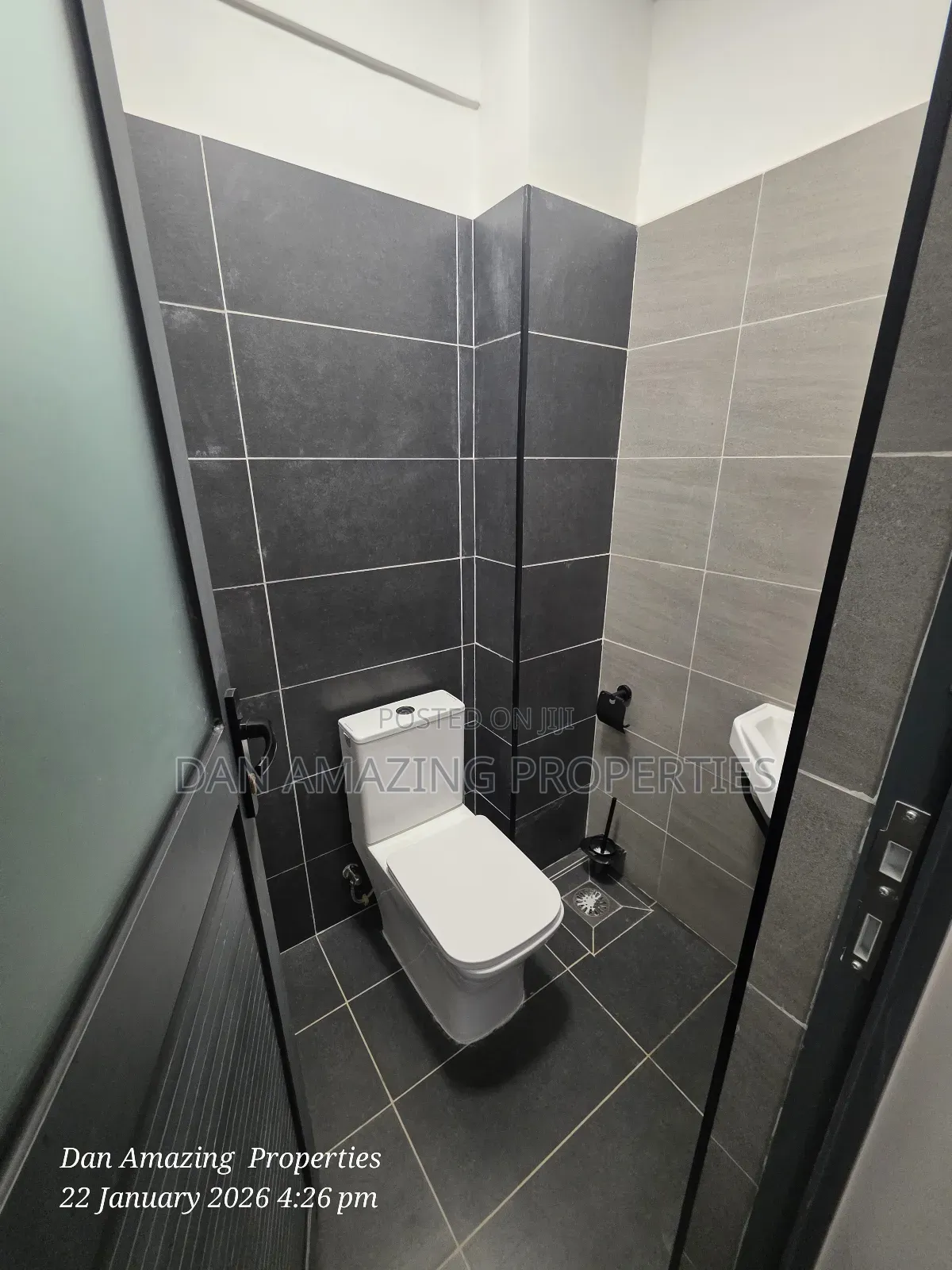 3bdrm Apartment in Gemini Plus Dsq, Gateway Mall Area for sale