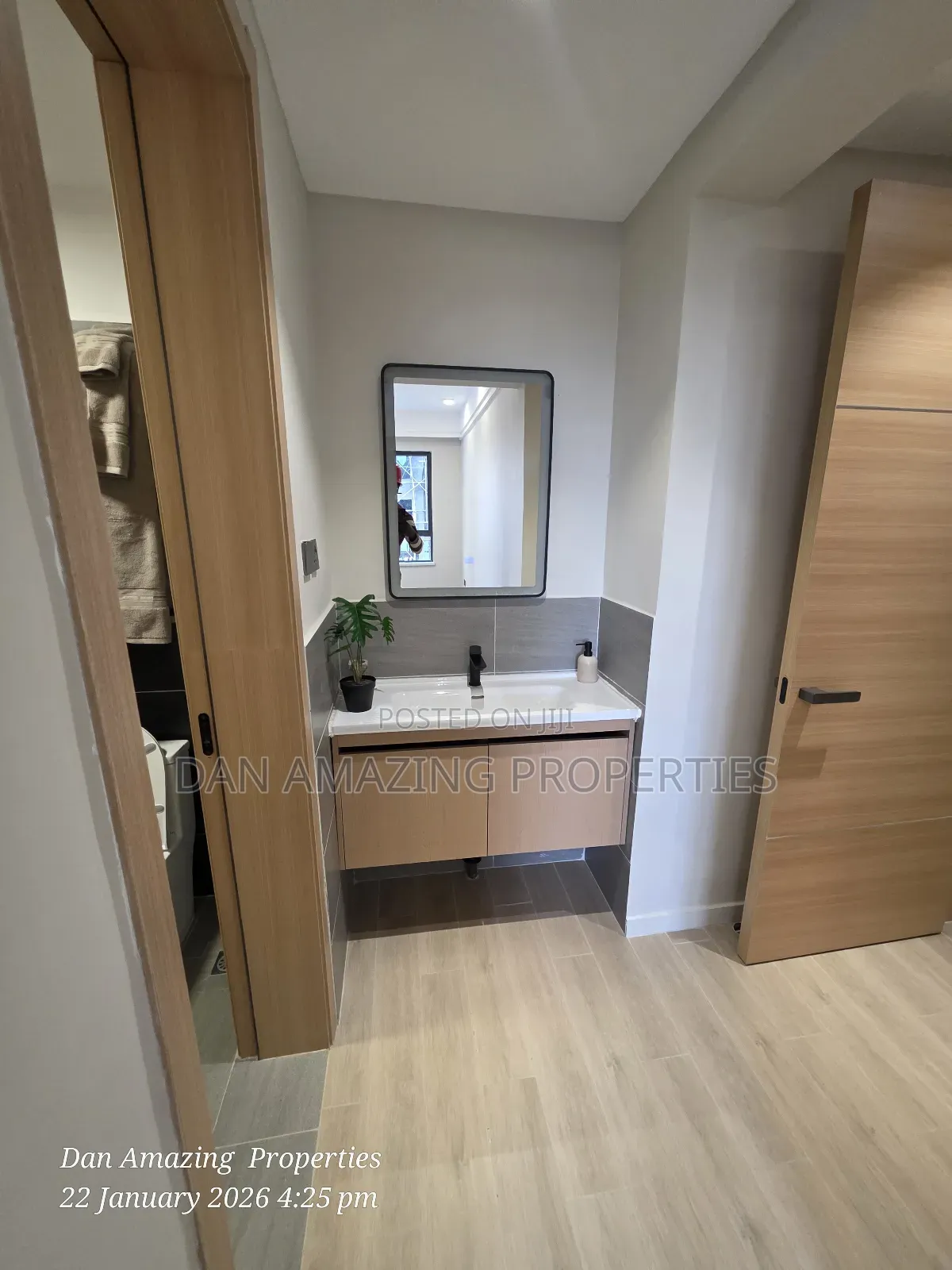 3bdrm Apartment in Gemini Plus Dsq, Gateway Mall Area for sale