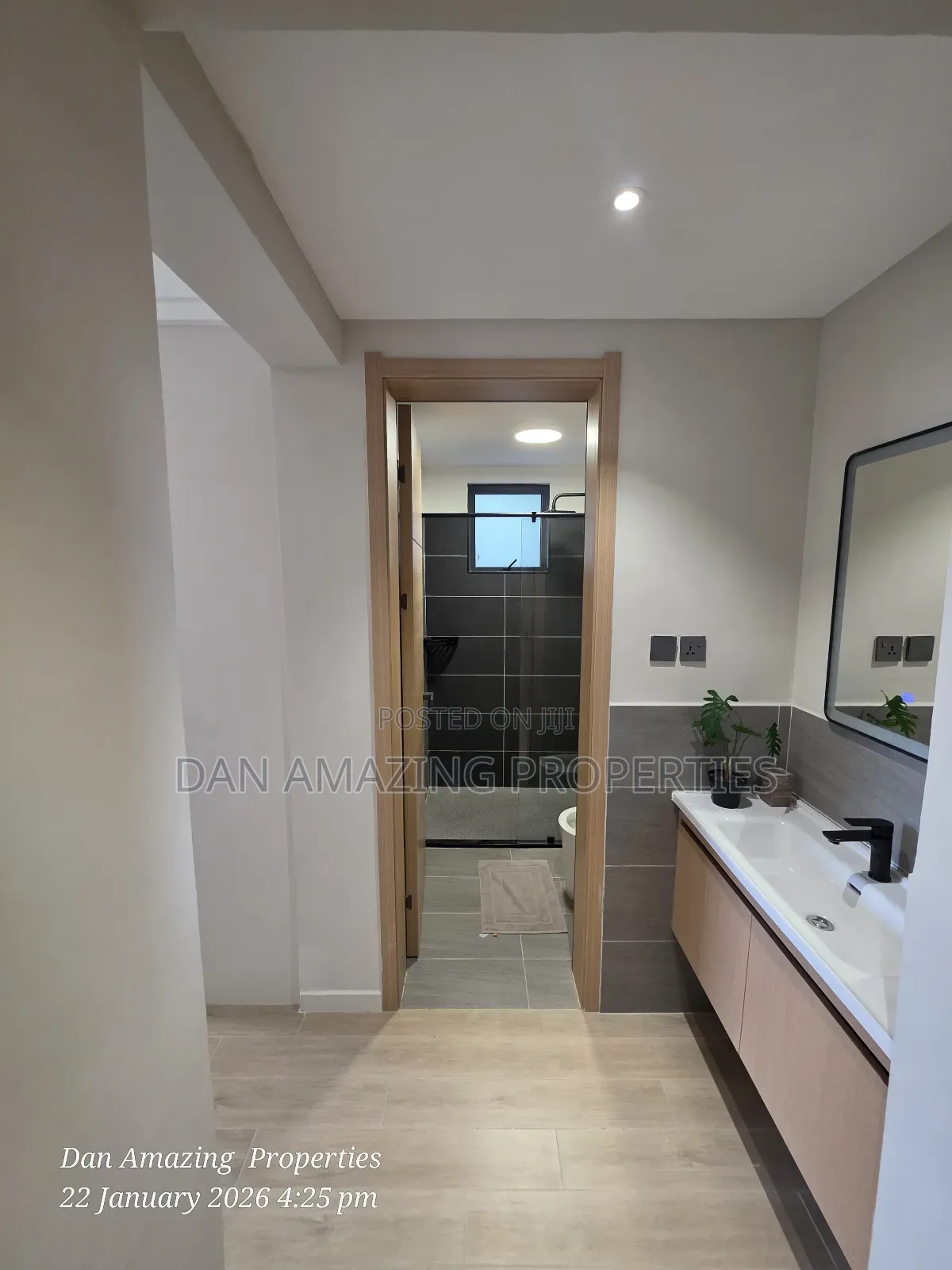 3bdrm Apartment in Gemini Plus Dsq, Gateway Mall Area for sale