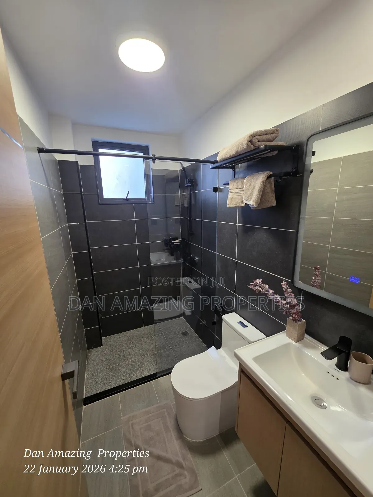 3bdrm Apartment in Gemini Plus Dsq, Gateway Mall Area for sale