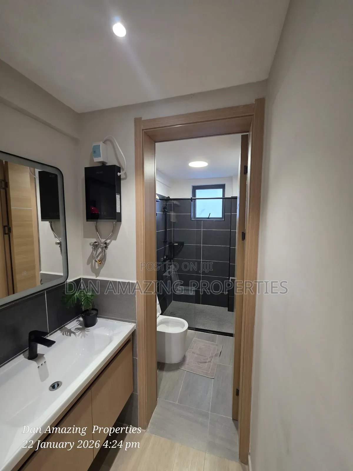 3bdrm Apartment in Gemini Plus Dsq, Gateway Mall Area for sale