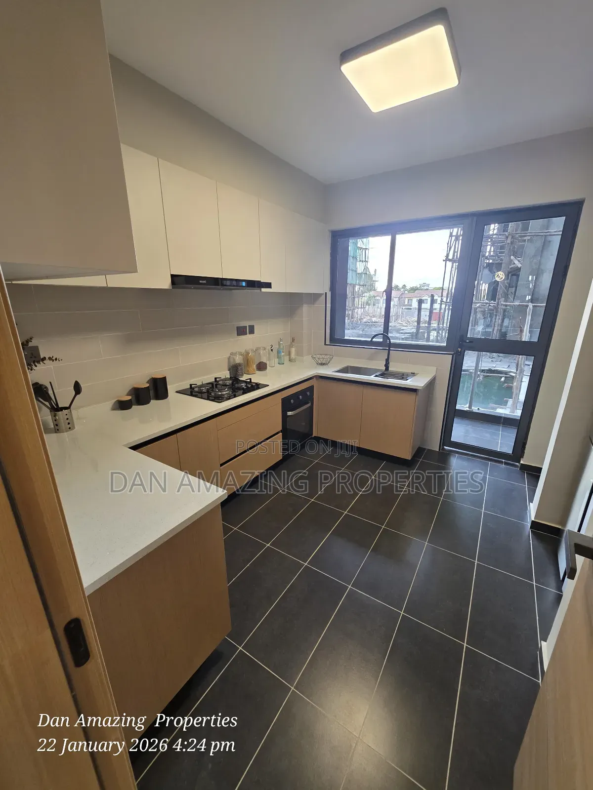 3bdrm Apartment in Gemini Plus Dsq, Gateway Mall Area for sale