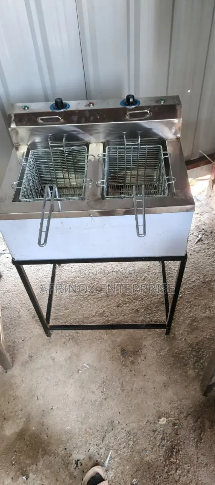 Electric, 17 by 17 LTRS Deep Fryer Machine.
