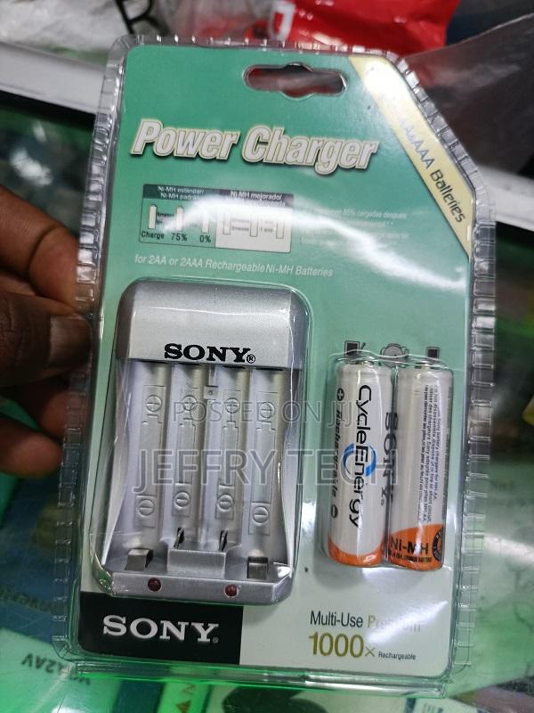 Sony Compact Charger (Aa)With Batteries Aa - main view