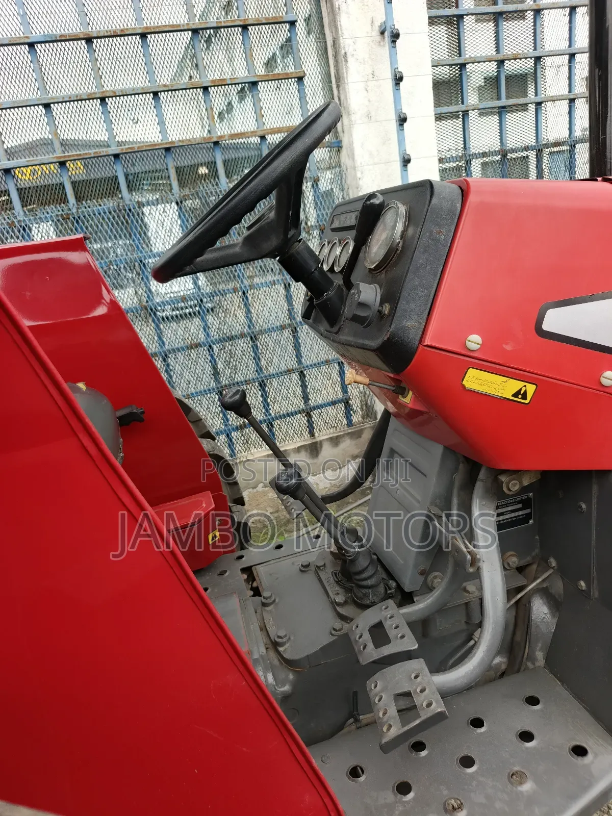 Massey Ferguson 385