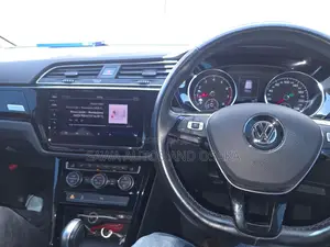 Volkswagen Touran 2018 Brown
