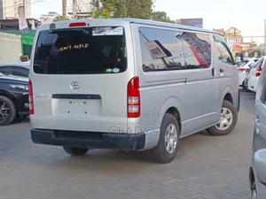 Toyota HiAce 2019 Silver
