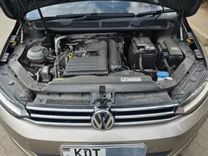 Volkswagen Touran 2018 Brown