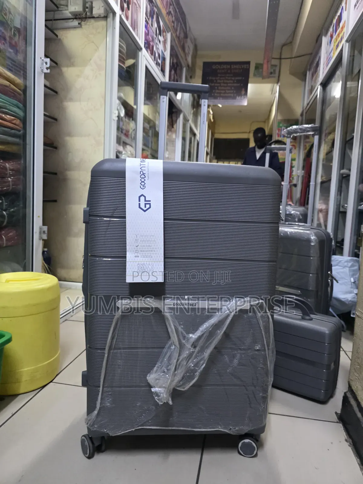 Size 30 Biggest Suitcase at 4500 Rubber Unbreakable at 4500