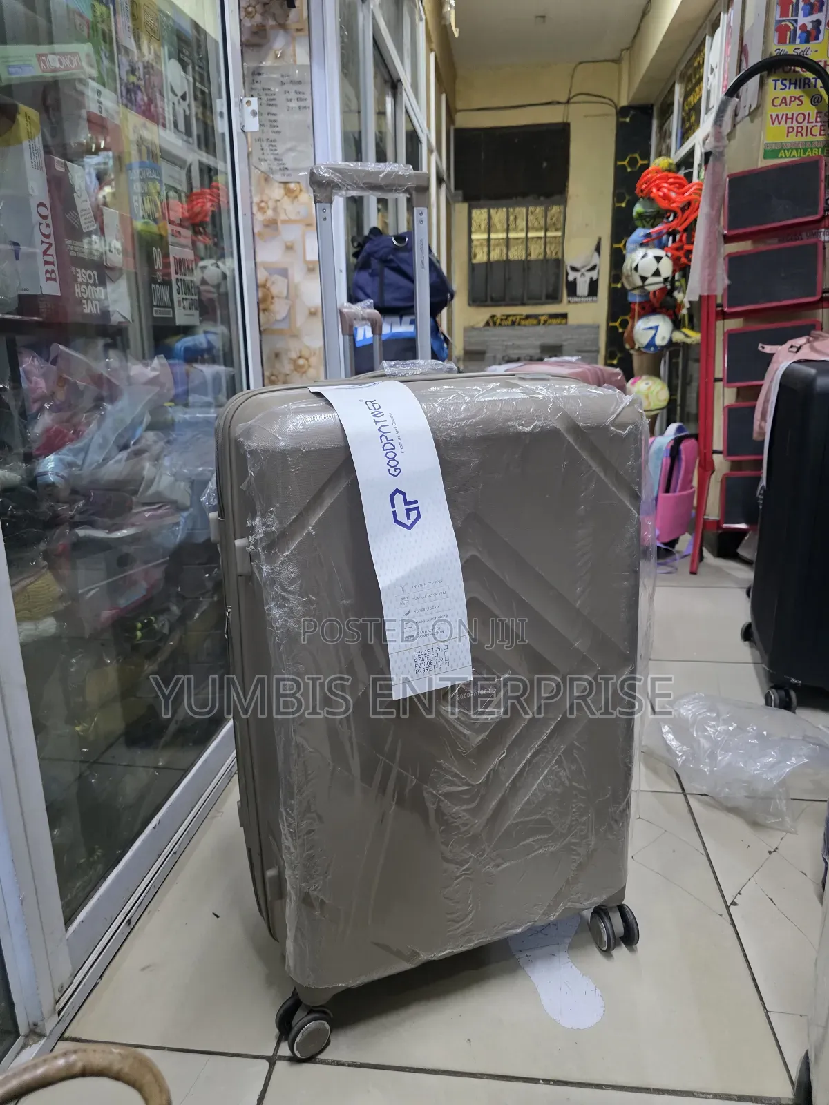 Large Size Suitcase in Beige Capacity Ya 30kgs at 4000 KSH